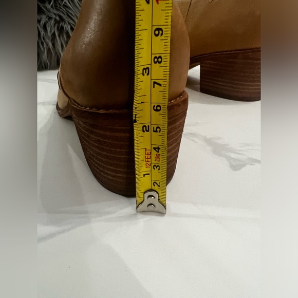 Caslon Julian Slip On Pointed Toe Ankle Booties, Tan Leather, Womens Size 9.5 - Picture 7 of 9